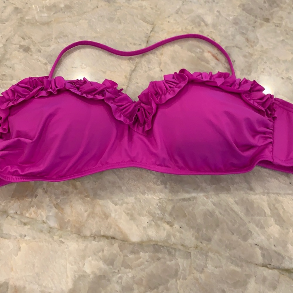 NWT Kenneth Cole Ruffled Bikini Top!